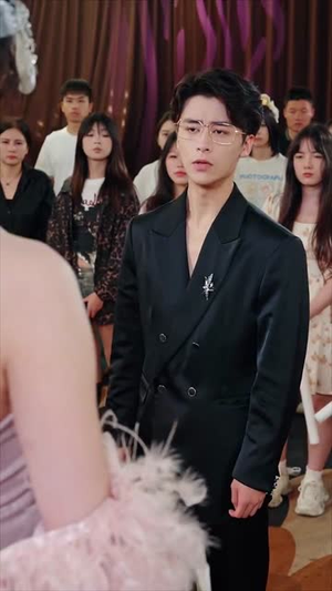 离婚后，前妻成了我最仰慕的歌坛天后（54集）万里归乡短剧精彩剧情