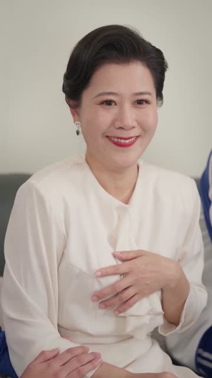 一觉醒来，校花成我闺女（80集）这短剧看得像开盲盒